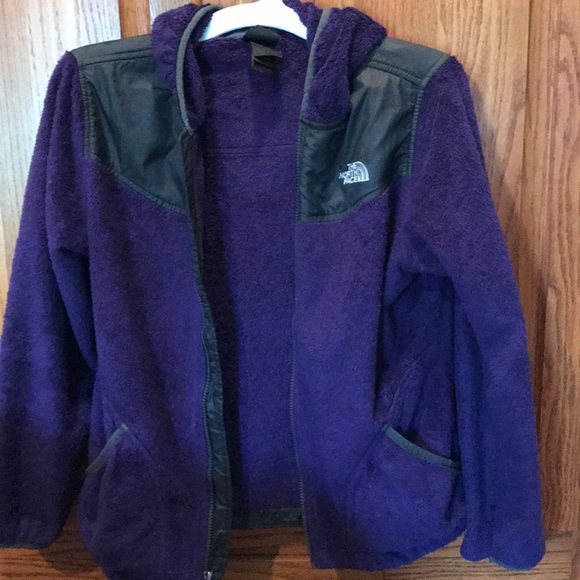 Girls purple north face with a hood. - Picture 1 of 3
